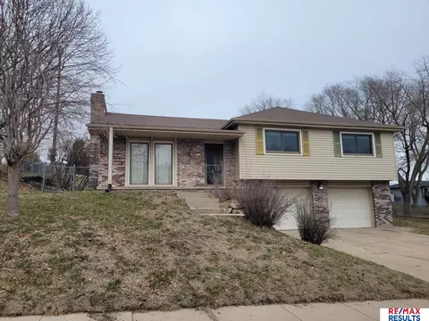 204 Rushton Dr, Bellevue, NE 68005