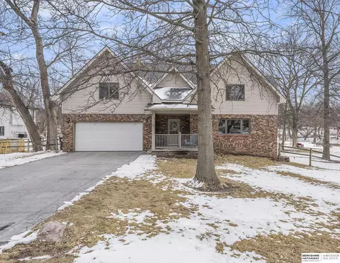 6101 S 49th St, Omaha, NE 68117