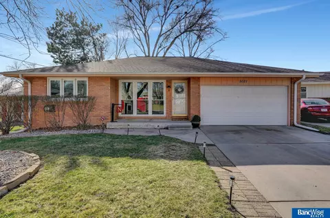 5021 Bellhaven Dr, Lincoln, NE 68516