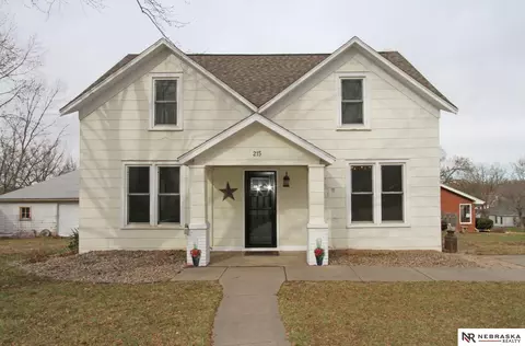 215 Walnut St, Hickman, NE 68372