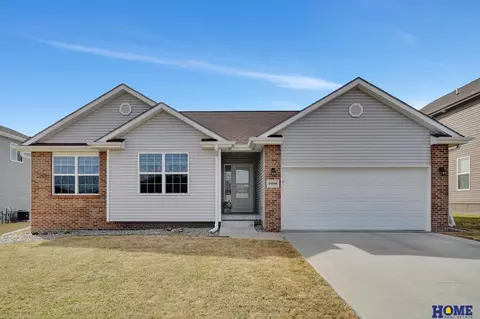 9409 Blacksmith Rd, Lincoln, NE 68507