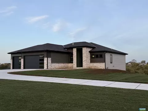 2210 SW 50th St, Lincoln, NE 68522