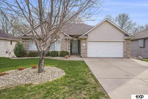 301 Avian Cir S, Bellevue, NE 68005