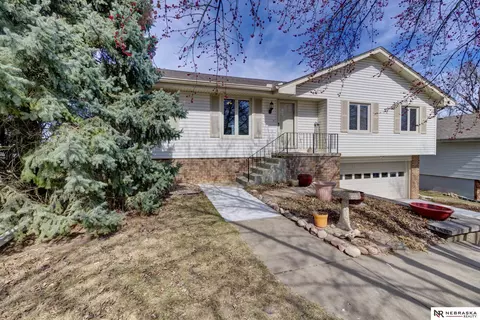 2202 Lucille Dr, Bellevue, NE 68147