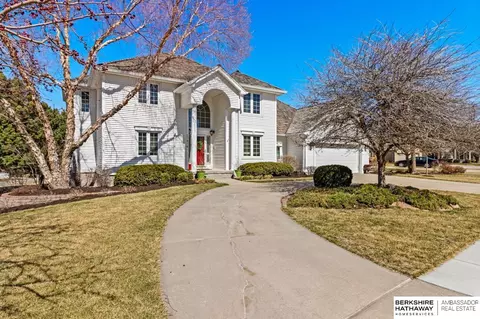 17616 Troon Cir, Omaha, NE 68136