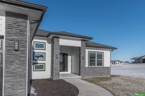 9790 Otter Trl, Plattsmouth, NE 68048