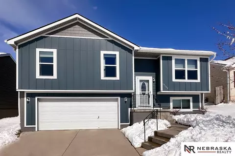 19702 Laci St, Omaha, NE 68135