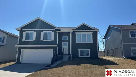 10821 Craig St, Omaha, NE 68142