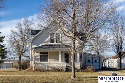 1042 Seward St, Seward, NE 68434