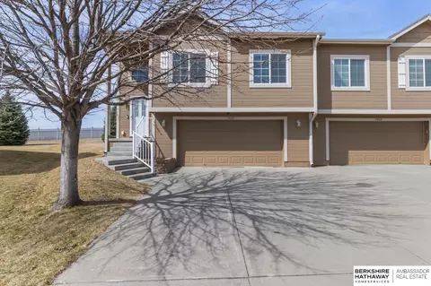 19167 Drexel Cir, Omaha, NE 68135