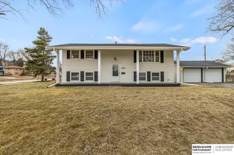 4802 N 93rd St, Omaha, NE 68134