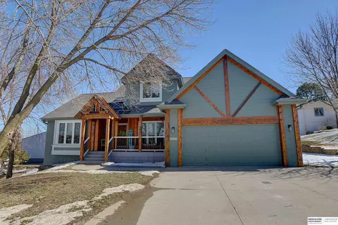 2770 Mock Turtle Ln, Omaha, NE 68142