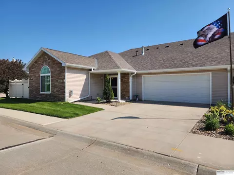 16026 Willit Plz, Bennington, NE 68007