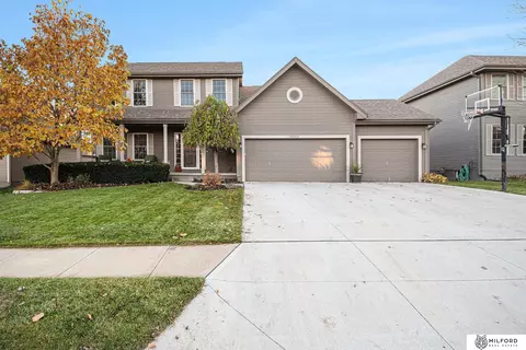 19665 Woolworth Ave, Omaha, NE 68130