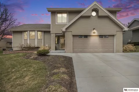 15234 Pepperwood Dr, Omaha, NE 68154