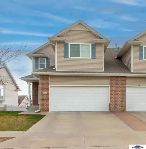 8548 Ridge Hollow Dr, Lincoln, NE 68526