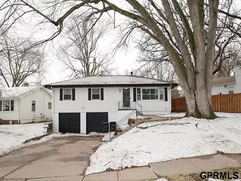 11225 Westover Rd, Omaha, NE 68154