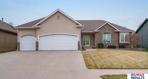 16443 Briar St, Omaha, NE 68136