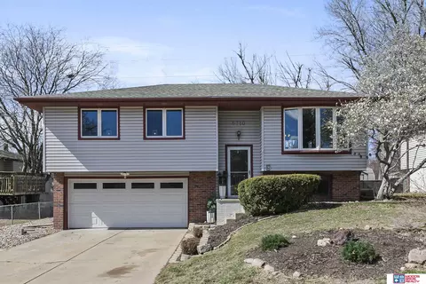 5710 Dogwood Dr, Lincoln, NE 68516