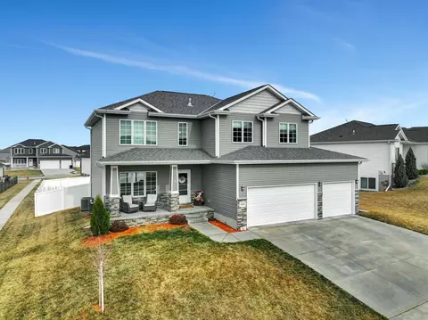 1225 Oakview Dr, Hickman, NE 68372