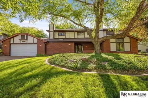 1530 N Gate Cir, Lincoln, NE 68521