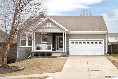 8803 Wyoming St, Omaha, NE 68122