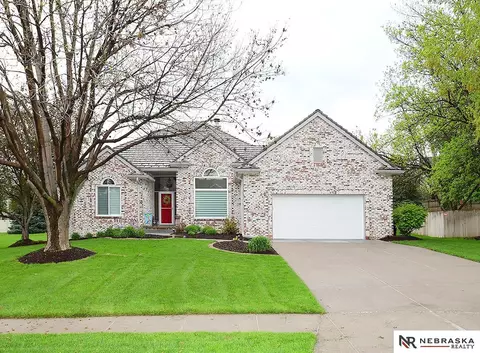 15752 Grant Cir, Omaha, NE 68116