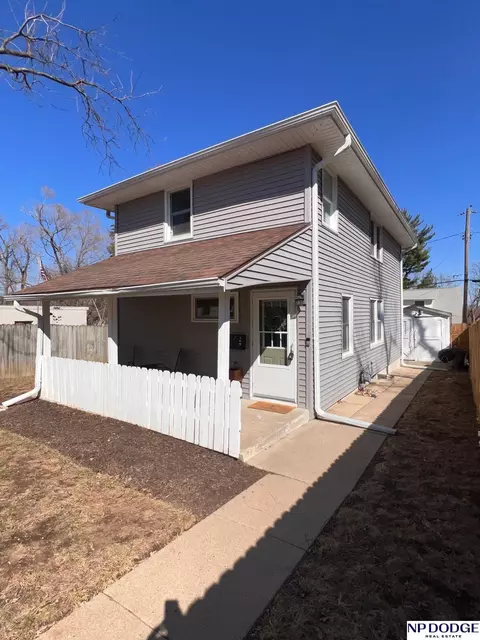 3915 N 53rd St, Omaha, NE 68104