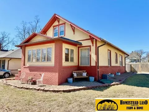 1027 F St, Fairbury, NE 68352