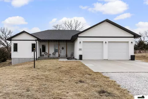 2005 Blossom Pl, Crete, NE 68333