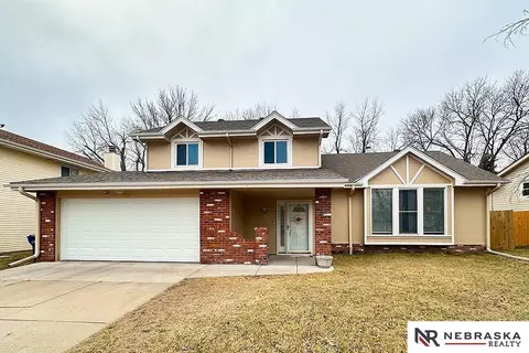 3733 Falcon Dr, Bellevue, NE 68123