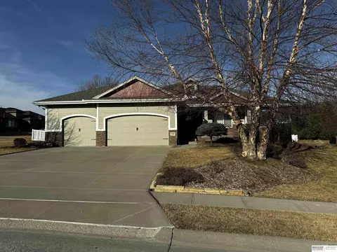12728 S 82nd St, Papillion, NE 68046
