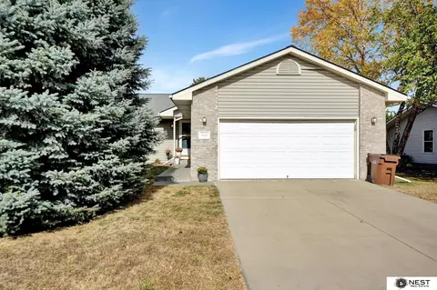 2210 Atwood Ln, Lincoln, NE 68521
