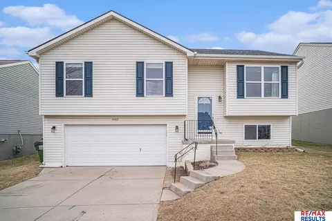 19421 V St, Omaha, NE 68135