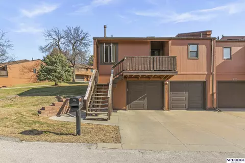 7832 Read Plz, Omaha, NE 68122