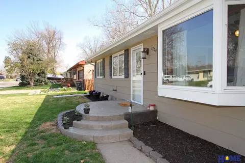 1700 N 18th St, Beatrice, NE 68310 photo 2