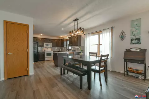 511 Spring View Cir, Beatrice, NE 68310 photo 8