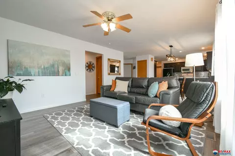 511 Spring View Cir, Beatrice, NE 68310 photo 6