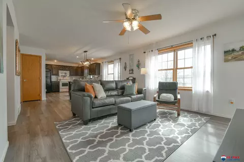 511 Spring View Cir, Beatrice, NE 68310 photo 7