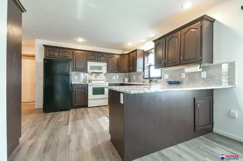 511 Spring View Cir, Beatrice, NE 68310 photo 10