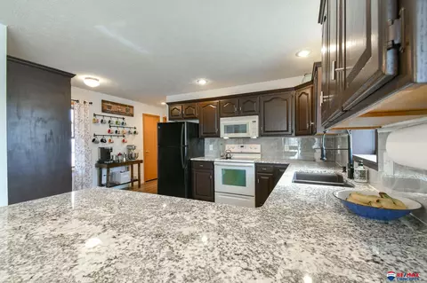 511 Spring View Cir, Beatrice, NE 68310 photo 11