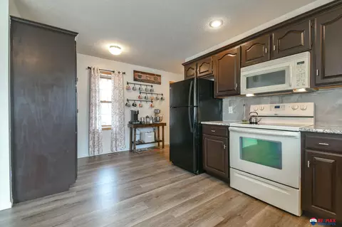 511 Spring View Cir, Beatrice, NE 68310 photo 12
