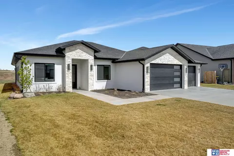 1014 Middleton Ave, Lincoln, NE 68521
