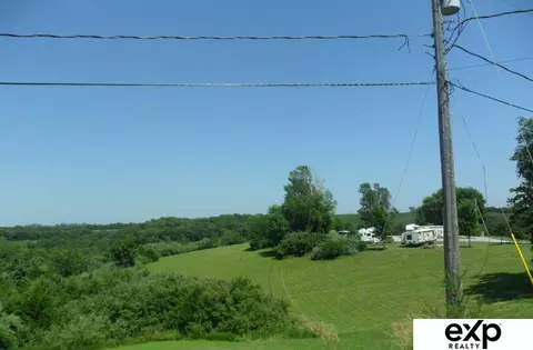 8503 Pawnee Ln, Plattsmouth, NE 68048