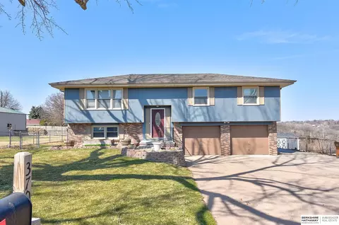 3702 Marie St, Bellevue, NE 68147
