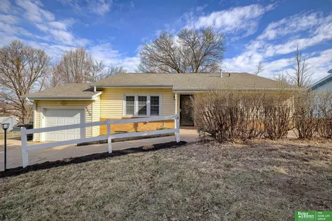 8610 Evans St, Omaha, NE 68134