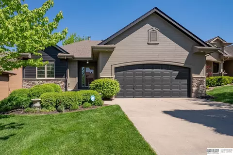 19222 Pasadena Cir, Omaha, NE 68130