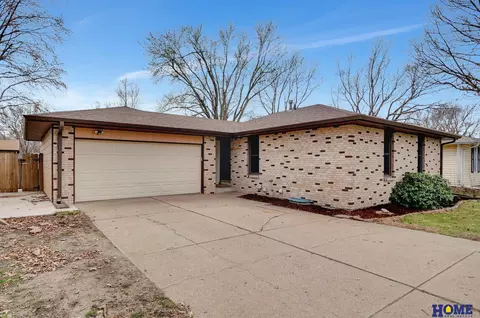 5521 Woodsview St, Lincoln, NE 68506