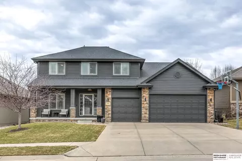 18401 Harney St, Elkhorn, NE 68022