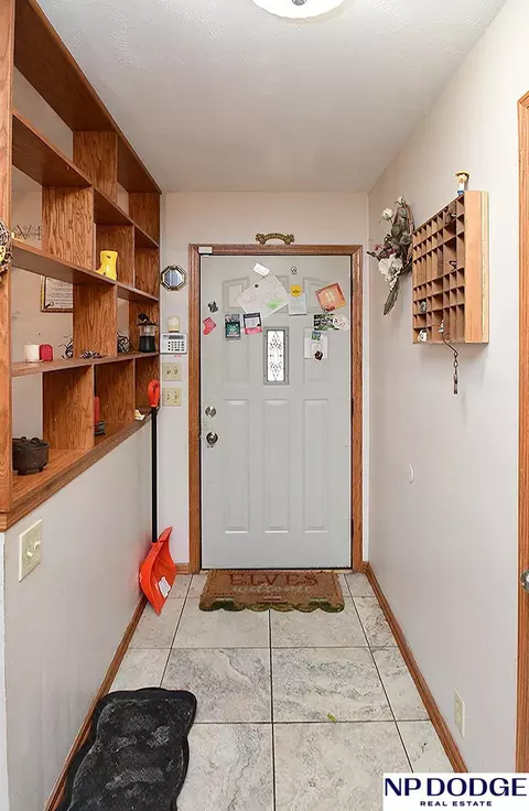 4223 Aurora Dr, Omaha, NE 68134